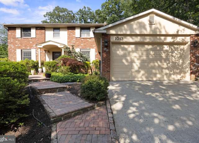 Property at 1013 Swallow Dr, Cherry Hill, NJ 08003, 4 beds, 2.5 baths