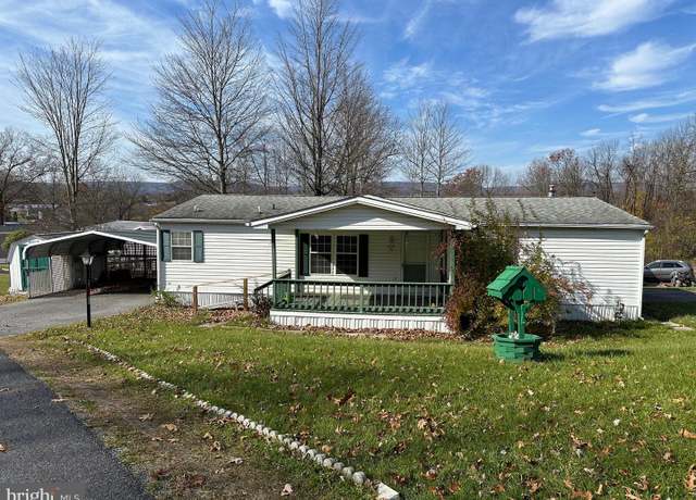 Property at 656 Clairmont Dr, Altoona, PA 16601, 3 beds, 2 baths