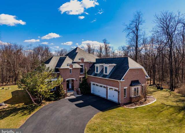 Property at 11 Irene Ct, Carlisle, PA 17015, 4 beds, 2.5 baths