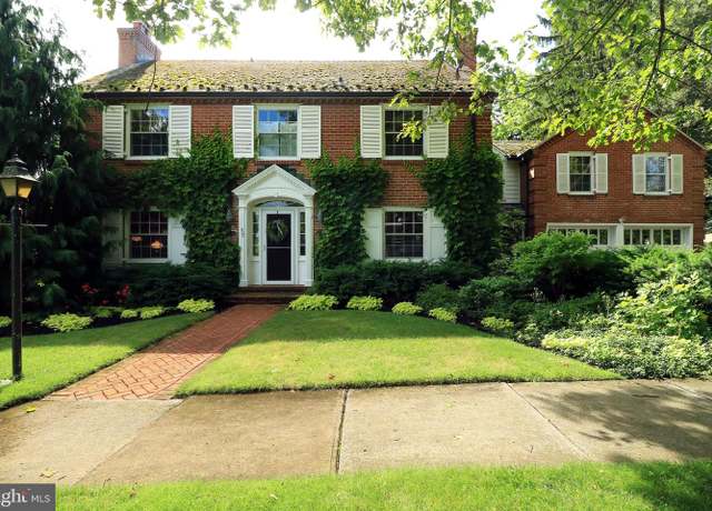 Property at 320 Hartswick Ave, State College, PA 16803, 4 beds, 2.5 baths
