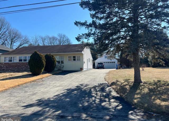 Property at 219 Locust St, Newtown Square, PA 19073, 4 beds, 2.5 baths
