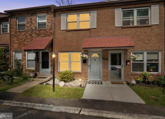 Property at 82 Park Vallei Ln, Brookhaven, PA 19015, 2 beds, 1.5 baths