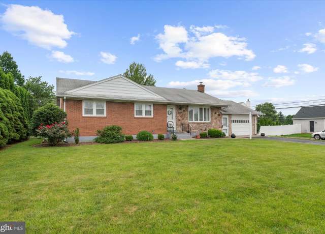 Property at 1122 N 14th St, Allentown, PA 18102, 3 beds, 2 baths