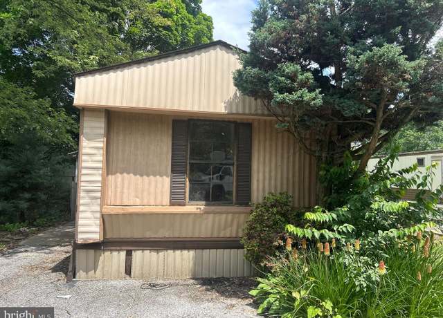 Property at 310 Brooklyn Dr, York, PA 17406, 2 beds, 2 baths