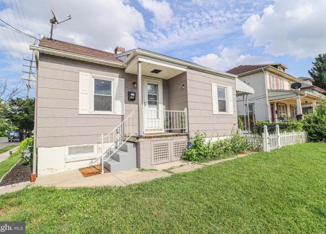 Property at 854 Wood St, York, PA 17404, 2 beds, 1 bath