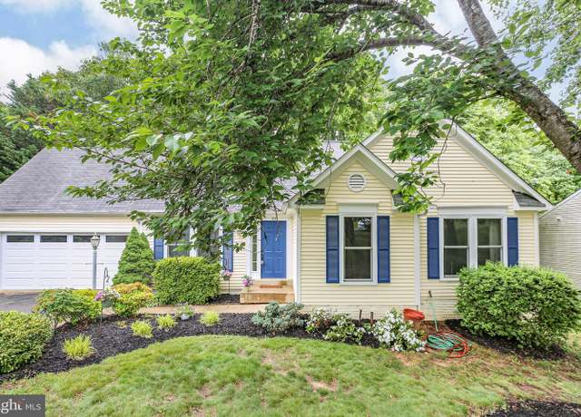 Property at 32 Cherry Laurel Dr, Fredericksburg, VA 22405, 3 beds, 3 baths
