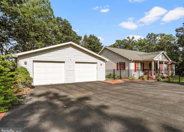 Property at 10 Winnipeg Ln, Hedgesville, WV 25427, 3 beds, 3.5 baths