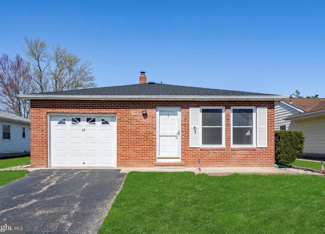Property at 17 Hyannis St, Toms River, NJ 08757, 2 beds, 2 baths