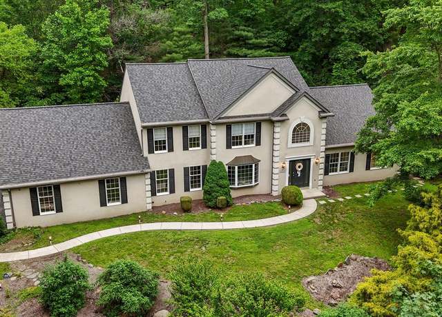 Property at 141 Foxgayte Ln, Pottstown, PA 19465, 4 beds, 2.5 baths
