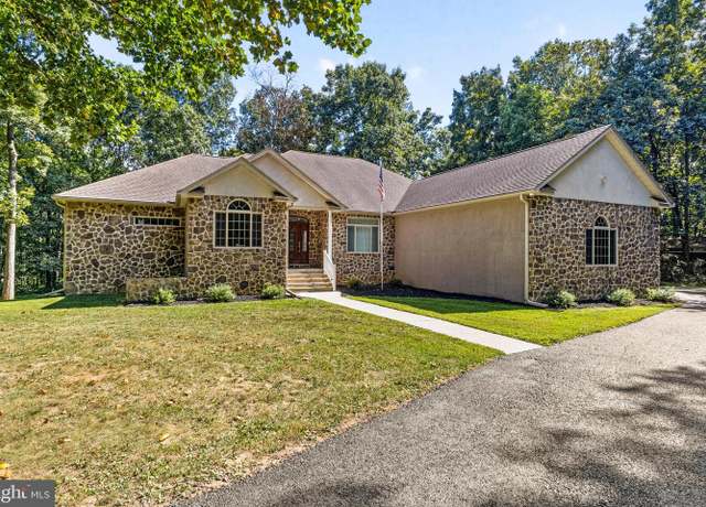Property at 1982 Whyte Ln, Spring Grove, PA 17362, 3 beds, 2.5 baths