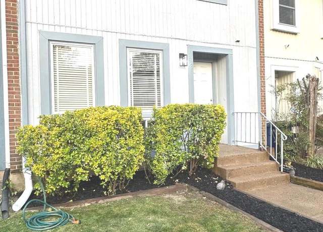 Property at 1029 Kings Ct, Herndon, VA 20170, 4 beds, 3.5 baths