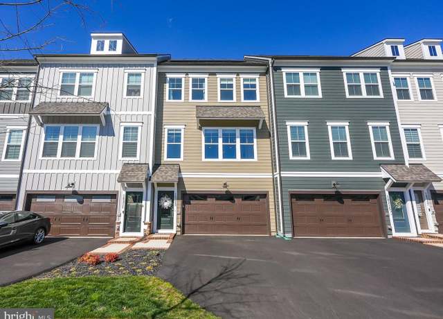 Property at 18213 Moss Garden Rd, Dumfries, VA 22026, 3 beds, 3.5 baths