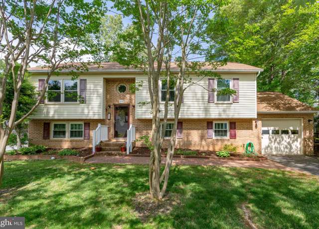 Property at 64 Briarwood Dr, Fredericksburg, VA 22405, 3 beds, 3 baths