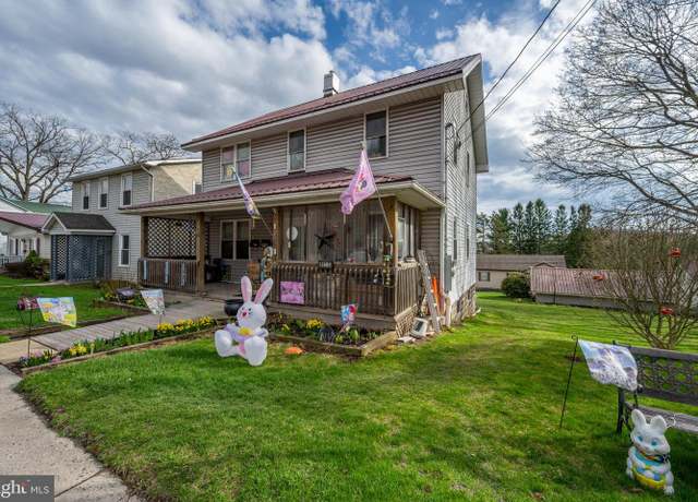 Property at 611 E Oak St, Oakland, MD 21550, 5 beds, 3 baths