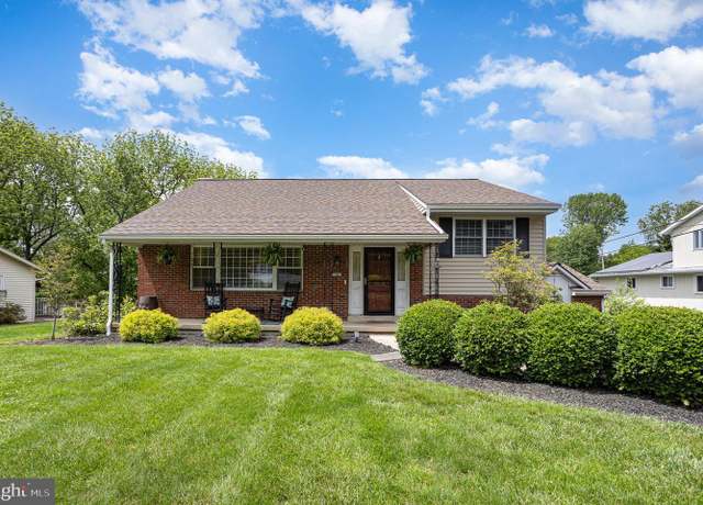 Property at 1307 Fieldstead Ln, Lancaster, PA 17603, 4 beds, 2.5 baths