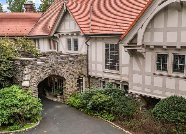 Property at 1717 Woodland Rd, Abington, PA 19001, 9 beds, 8 baths