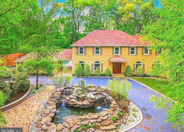 Property at 400 Highview Dr, Wayne, PA 19087, 5 beds, 4.5 baths