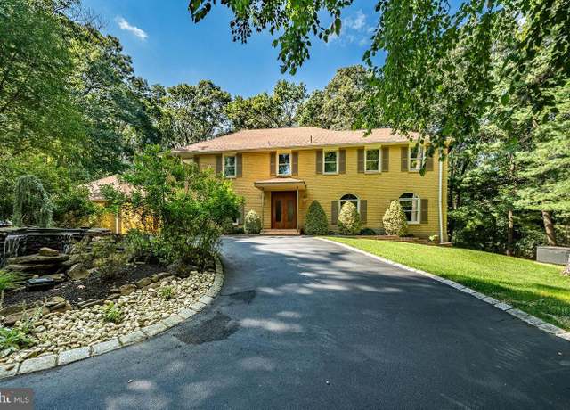 Property at 400 Highview Dr, Wayne, PA 19087, 5 beds, 4.5 baths