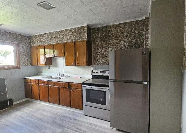 Property at 1137 W Walnut St, Ashland, PA 17921, 3 beds, 1.5 baths