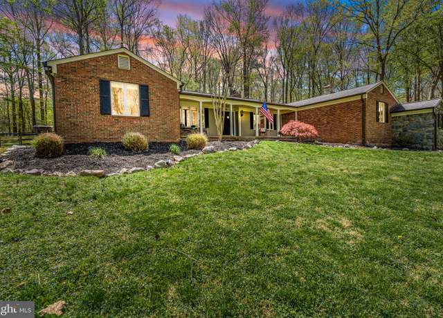 Property at 11605 Choir Ln, Fairfax Station, VA 22039, 4 beds, 3.5 baths