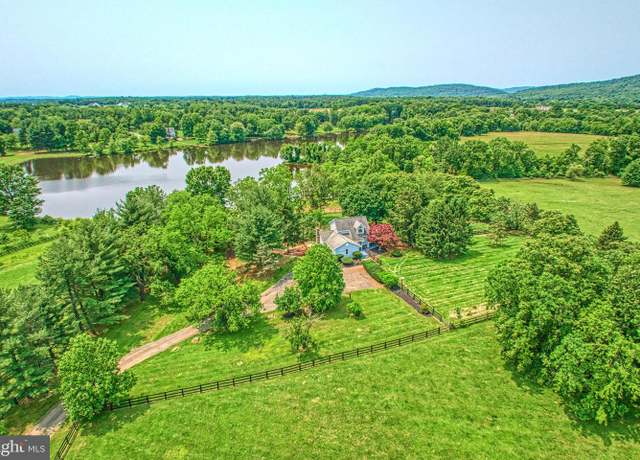 Property at 38045 Dawson Gap Ln, Hillsboro, VA 20132, 4 beds, 3 baths