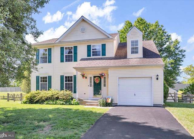 Property at 424 S Barrington Ct, Newark, DE 19702, 4 beds, 2.5 baths