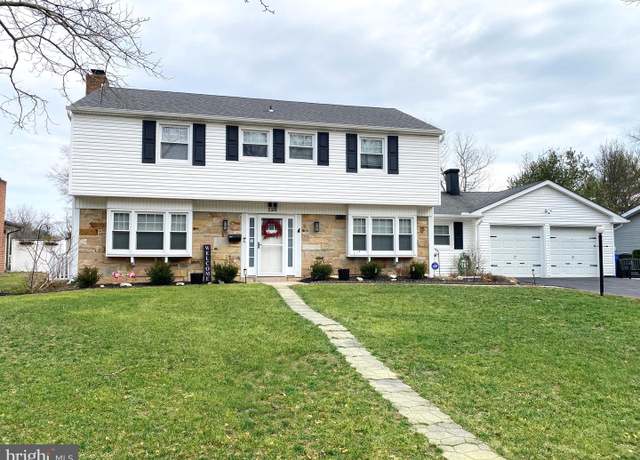 Property at 126 Club House Dr, Willingboro, NJ 08046, 4 beds, 2.5 baths