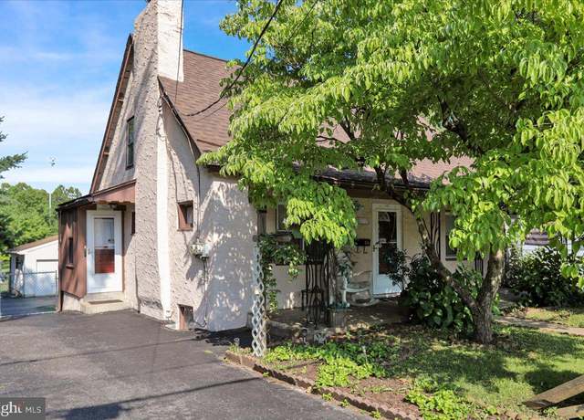 Property at 409 Manatawny St, Pottstown, PA 19464, 4 beds, 1 bath