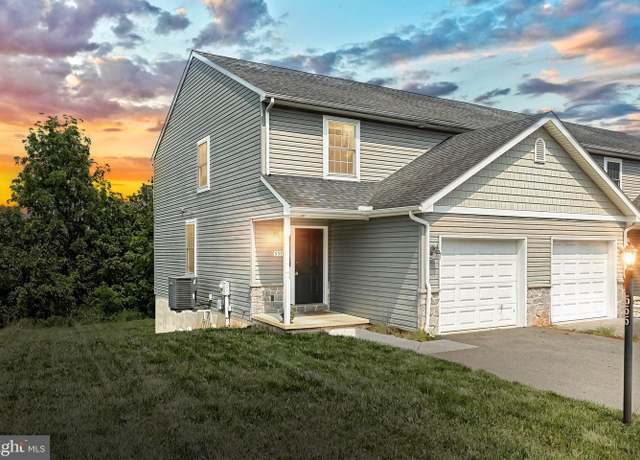 Property at 555 Kentwell Dr, York, PA 17406, 3 beds, 3 baths