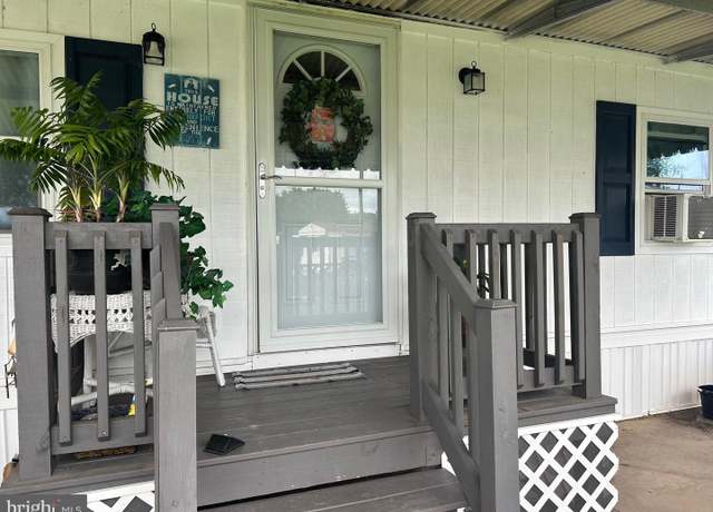 Property at 408 Waldorf, York, PA 17404, 2 beds, 1 bath