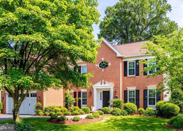 Property at 12801 Owlsley Way, Herndon, VA 20171, 5 beds, 4.5 baths