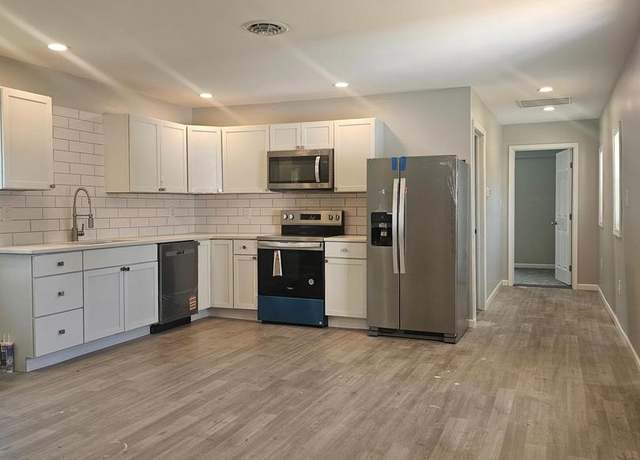 Property at 19 Miramar Dr, Pennsville, NJ 08070, 3 beds, 1 bath