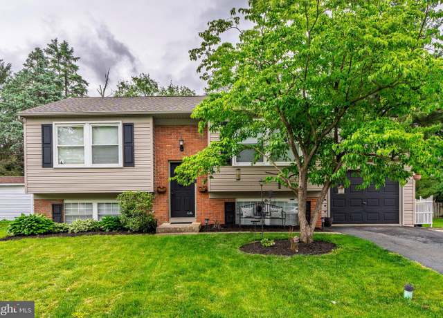 Property at 2837 Pebblebrook Dr, Lancaster, PA 17601, 4 beds, 2 baths