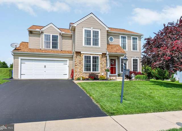 Property at 85 Thomas Dr, York, PA 17404, 4 beds, 2.5 baths