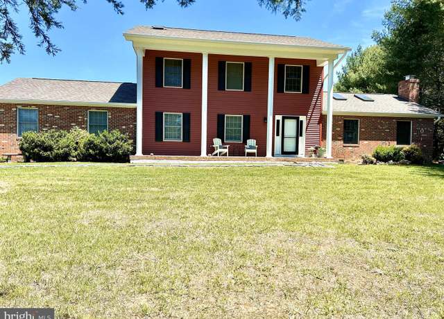 Property at 860 Hartwood Rd, Fredericksburg, VA 22406, 5 beds, 2.5 baths