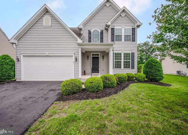 Property at 211 Anita Ct, Newark, DE 19702, 3 beds, 2.5 baths