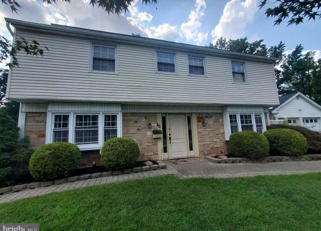 Property at 40 Crestview Dr, Willingboro, NJ 08046, 5 beds, 3 baths