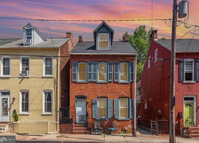 Property at 442 Poplar St, Lancaster, PA 17603, 5 beds, 2 baths