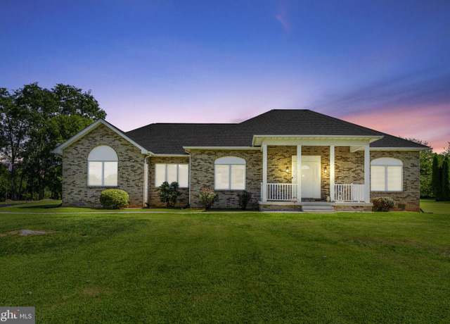 Property at 560 Fair Ln, Winchester, VA 22603, 3 beds, 2.5 baths