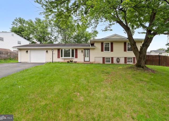 Property at 800 N Croydon St, Sterling, VA 20164, 5 beds, 3 baths