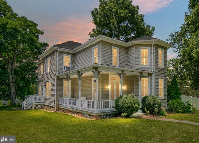 Property at 1704 N Royal Ave, Front Royal, VA 22630, 4 beds, 3 baths