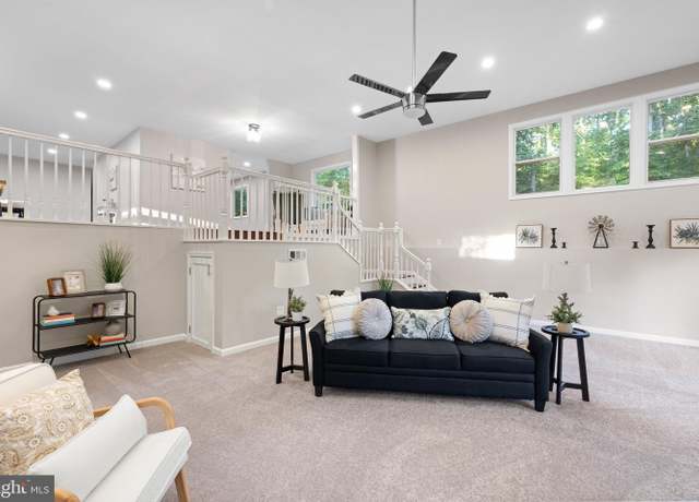 Property at 194 Black Cub Run Ln, Harpers Ferry, WV 25425, 6 beds, 3 baths