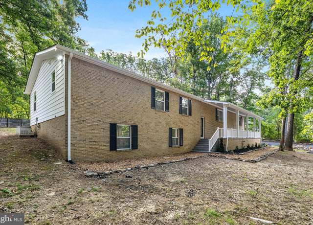 Property at 194 Black Cub Run Ln, Harpers Ferry, WV 25425, 6 beds, 3 baths