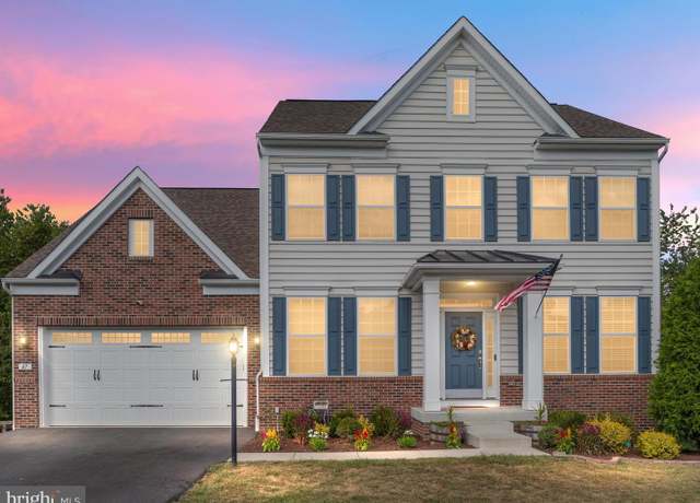 Property at 47 Summer Grove Dr, Kearneysville, WV 25430, 5 beds, 3.5 baths