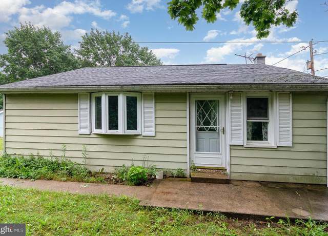 Property at 10 Yorwick Rd, Carlisle, PA 17015, 2 beds, 1 bath