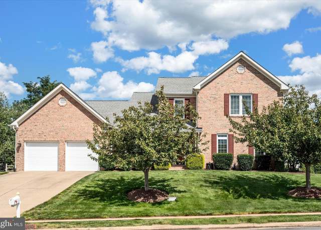 Property at 140 Kinross Dr, Winchester, VA 22602, 4 beds, 2.5 baths