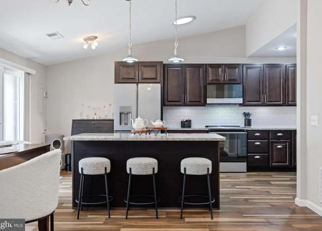 Property at 370 Juniper Ct, Herndon, VA 20170, 4 beds, 2 baths