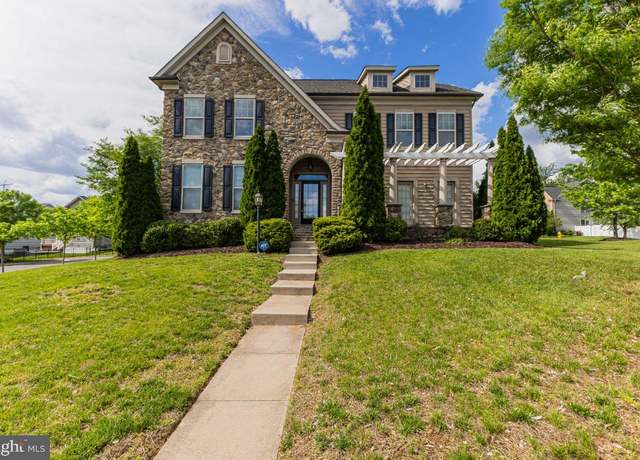 Property at 2166 Port Potomac Ave, Woodbridge, VA 22191, 5 beds, 3.5 baths