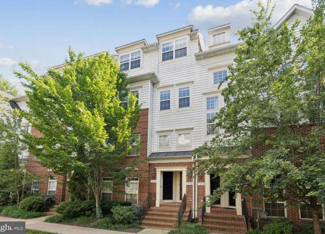 Property at 7072 Little Thames Dr, Gainesville, VA 20155, 3 beds, 2.5 baths