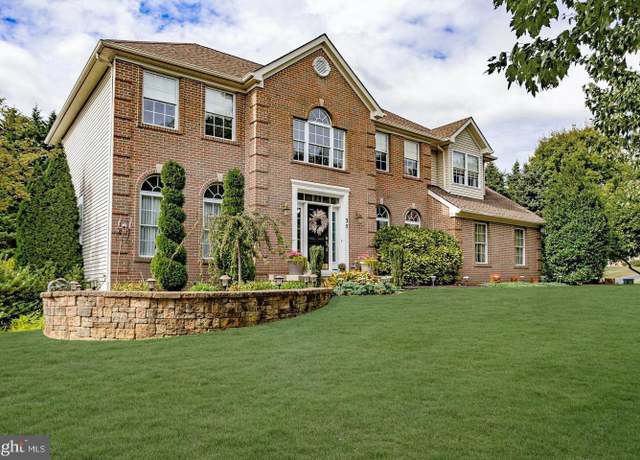 Property at 35 Cloverdale Way, Columbus, NJ 08022, 4 beds, 3.5 baths